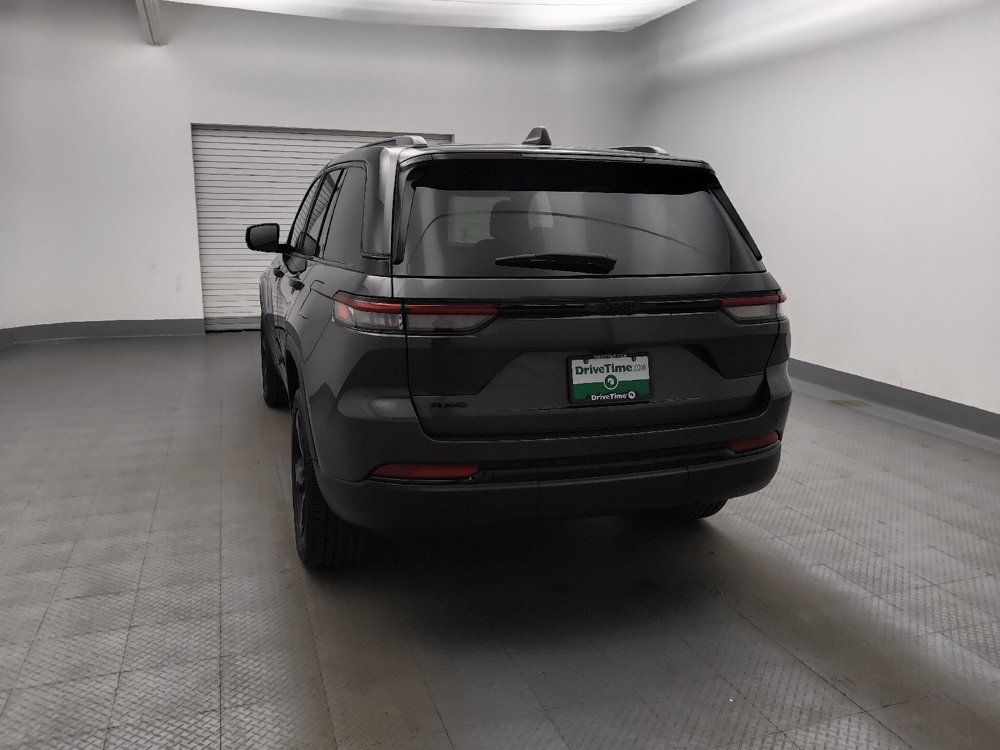 Used 2023 Jeep Grand Cherokee Altitude AWD/4WD image 6