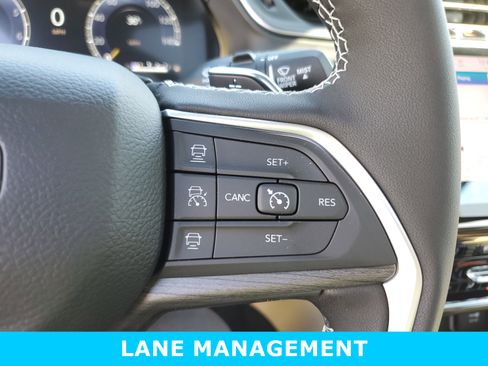 New 2025 Jeep Grand Cherokee Limited w/ Luxury Tech Group II image 12