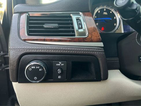 Used 2014 Cadillac Escalade Platinum image 18