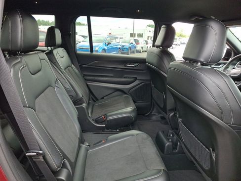 Used 2025 Jeep Grand Cherokee L Laredo AWD/4WD image 15