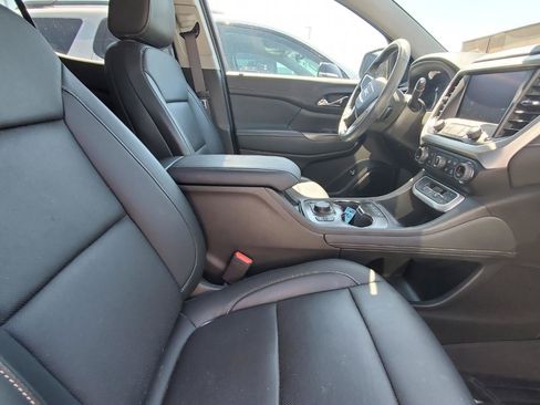 Used 2023 GMC Acadia SLT FWD image 4