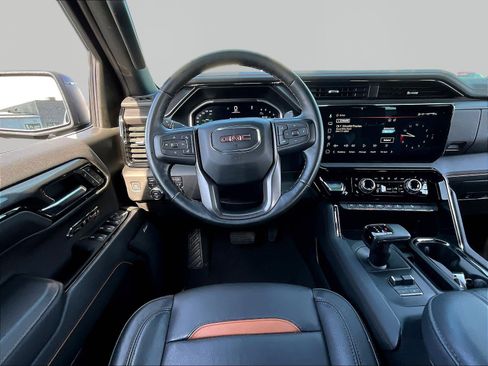 Used 2024 GMC Sierra 1500 AT4 w/ Technology Package AWD/4WD image 9