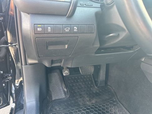 Used 2021 Toyota Camry SE FWD image 11