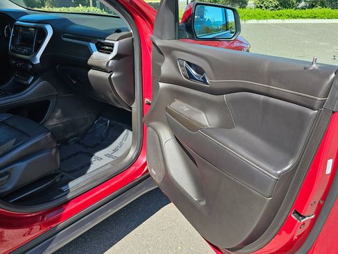 Used 2020 GMC Acadia SLT image 28