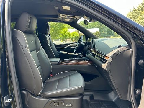 Used 2023 Cadillac Escalade Premium Luxury AWD/4WD image 52