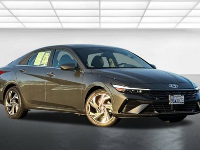 Used 2025 Hyundai Elantra SEL w/ Cargo Package