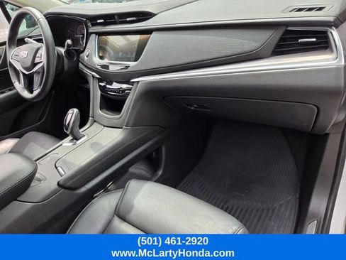 Used 2017 Cadillac XT5 Luxury w/ Driver Awareness Package FWD image 18