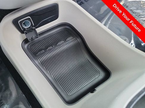 Used 2023 Chrysler Pacifica Touring-L FWD image 14