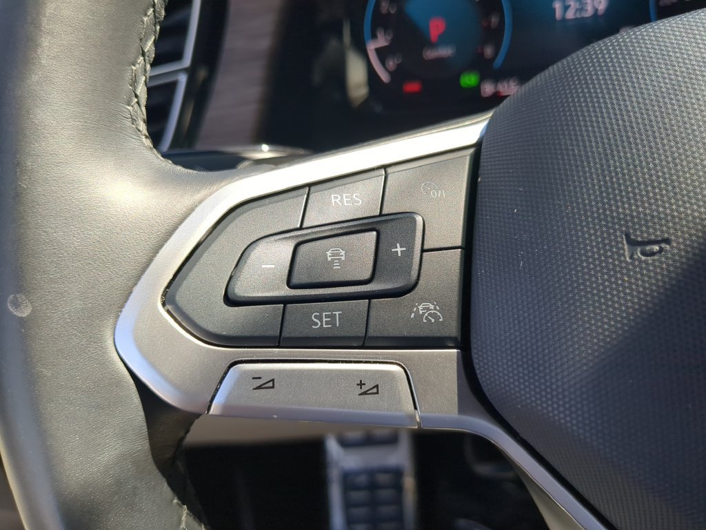 Certified 2025 Volkswagen Atlas SEL Premium R-Line AWD/4WD image 31