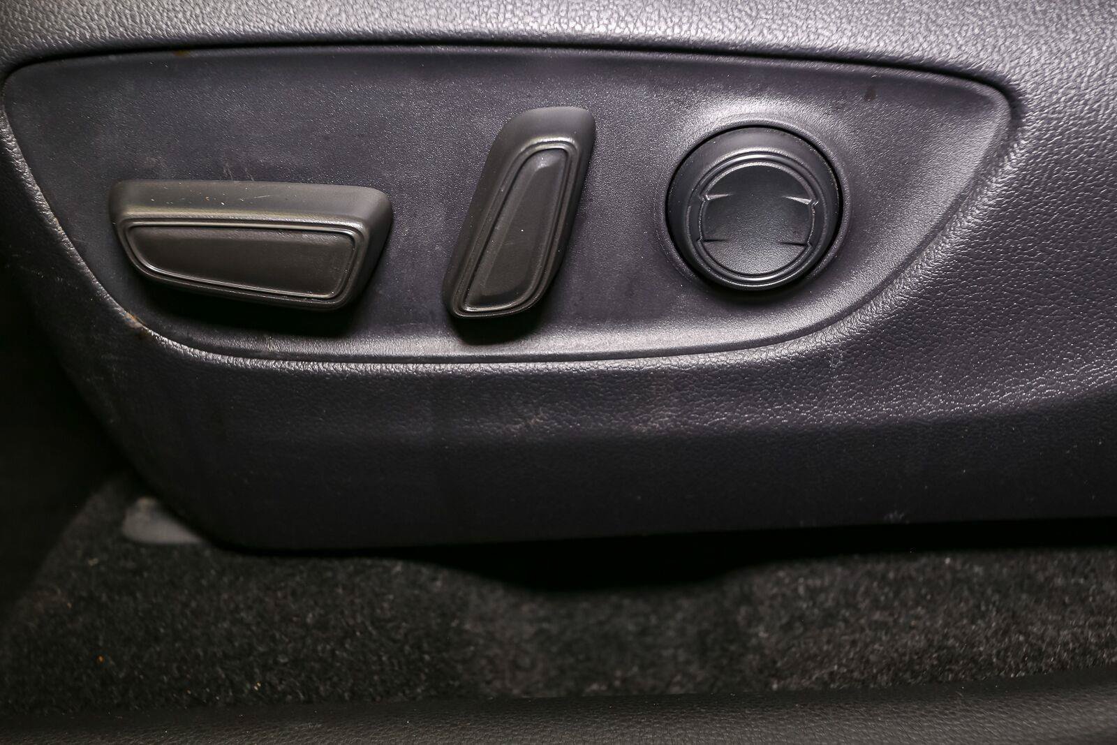 Used 2019 Toyota RAV4 XLE Premium w/ Cold Weather Package AWD/4WD image 44