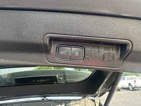Used 2022 Ford Explorer Limited w/ Equipment Group 301A AWD/4WD image 19