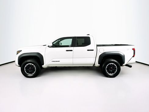 Used 2024 Toyota Tacoma TRD Off-Road image 4