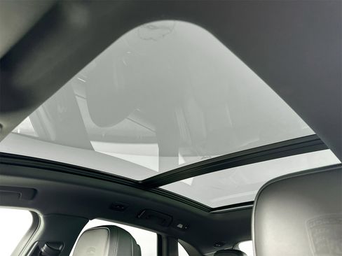 New 2026 Porsche Macan image 36