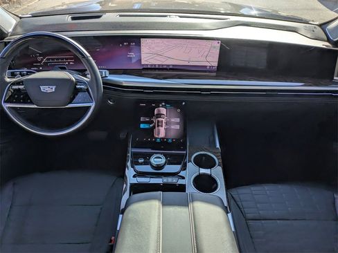 Used 2025 Cadillac Escalade Sport Platinum w/ LPO, ONYX Package image 18