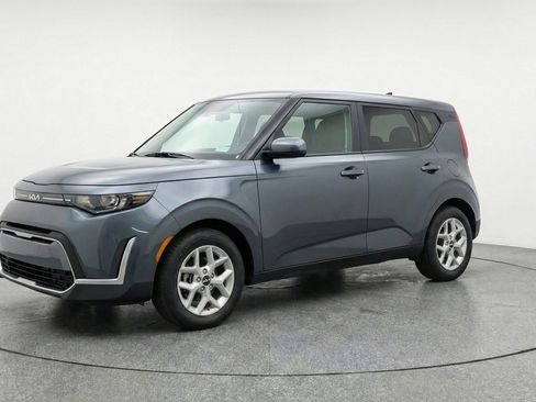Used 2025 Kia Soul LX w/ LX Technology Package FWD image 3