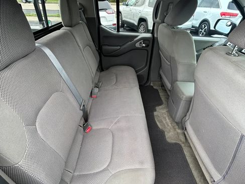 Used 2016 Nissan Frontier SV w/ SV Value Truck Package RWD image 16