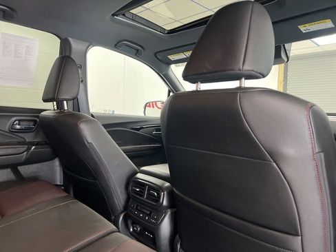 Used 2025 Honda Ridgeline Black Edition image 11