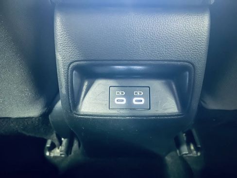 Used 2025 Toyota Corolla LE FWD image 31