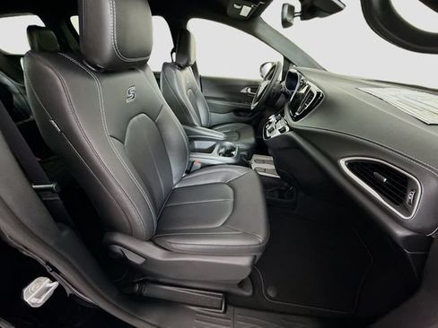 New 2026 Chrysler Pacifica Select w/ S Appearance Package FWD image 28