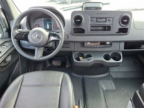 Used 2025 Mercedes-Benz Sprinter 2500 image 13