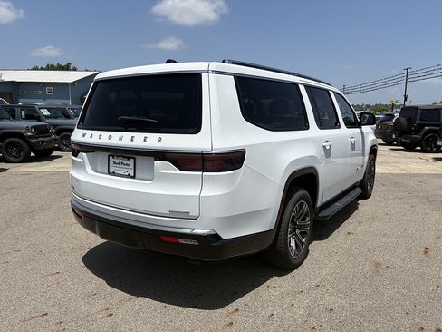 Used 2024 Jeep Wagoneer L Series II w/ Flexible Seating Group AWD/4WD image 5