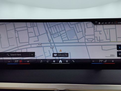 Used 2025 BMW iX xDrive50 w/ Premium Package image 19