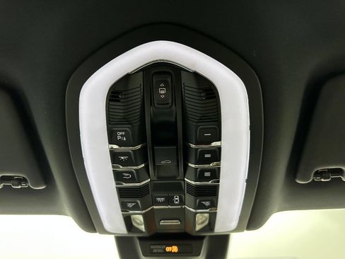 Used 2018 Porsche Macan S image 22