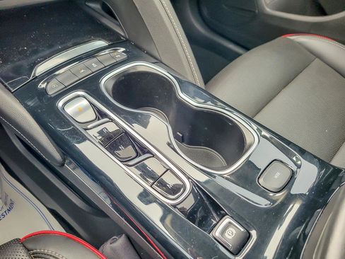 Certified 2022 Buick Envision Essence w/ Sport Touring Package image 21