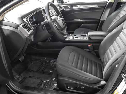 Used 2018 Ford Fusion SE FWD image 4
