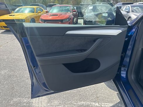 Used 2024 Tesla Model Y Long Range image 28