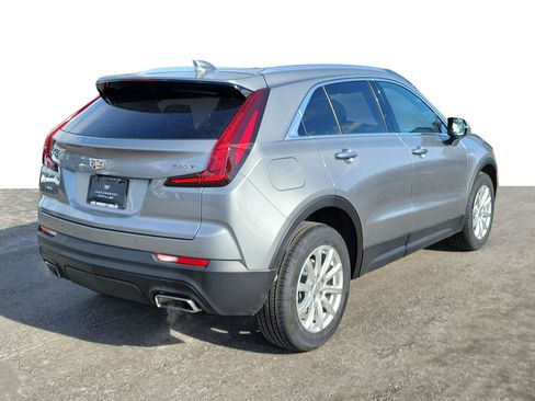 Used 2023 Cadillac XT4 Luxury w/ Cold Weather Package image 8