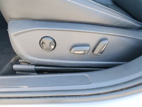 Used 2024 Volkswagen Jetta SE image 17