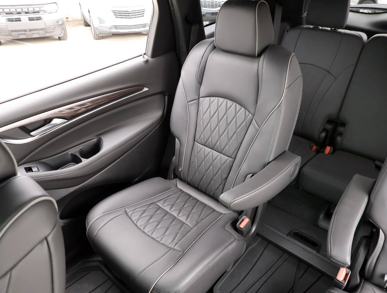 Used 2022 Buick Enclave Avenir w/ Avenir Technology Package FWD image 23