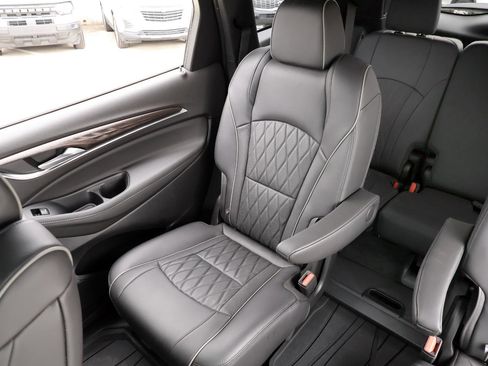 Used 2022 Buick Enclave Avenir w/ Avenir Technology Package image 23