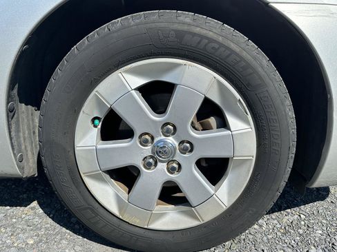 Used 2005 Toyota Prius FWD image 10