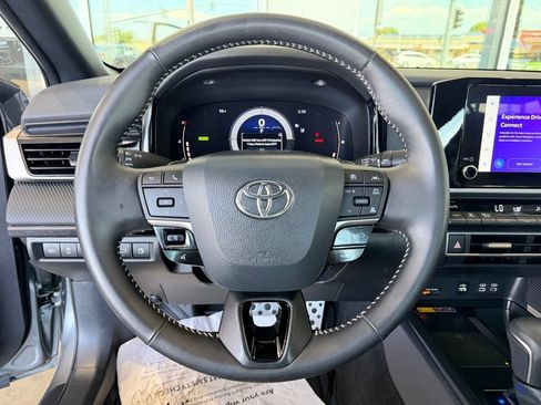Used 2026 Toyota Camry SE FWD image 23
