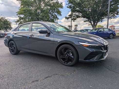 New 2026 Hyundai Elantra SEL Sport FWD image 2