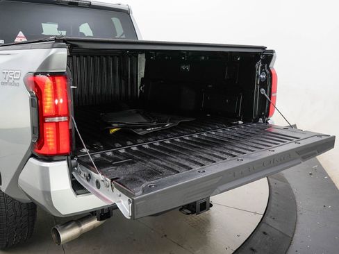 Used 2026 Toyota Tacoma TRD Off-Road AWD/4WD image 9