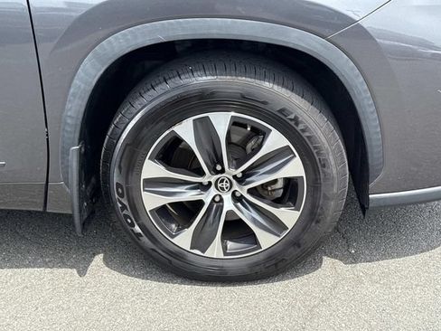 Used 2021 Toyota Highlander XLE AWD/4WD image 7