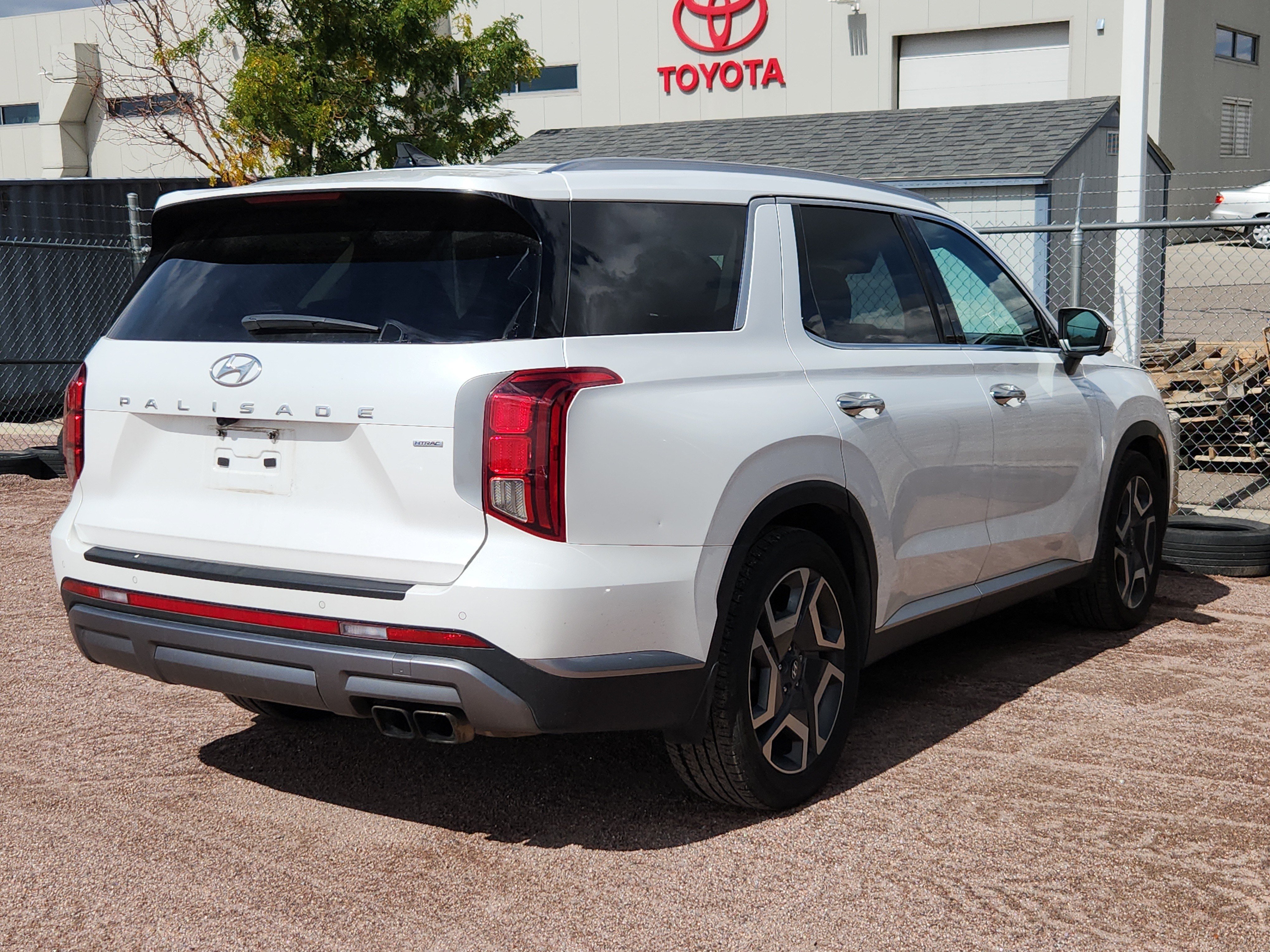 Used 2023 Hyundai Palisade SEL w/ Premium Package AWD/4WD image 2