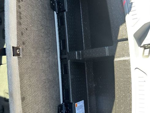 Used 2023 GMC Acadia SLT image 15