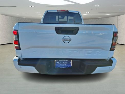 Used 2025 Nissan Frontier SV image 4