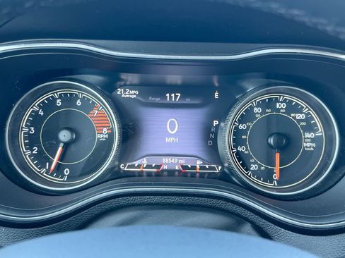 Used 2019 Jeep Cherokee Trailhawk AWD/4WD image 33