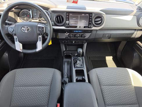 Used 2022 Toyota Tacoma SR5 w/ Technology Package RWD image 8