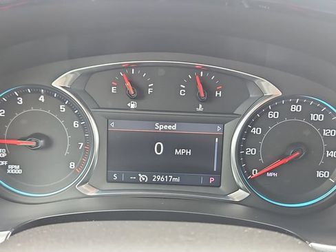 Used 2023 Chevrolet Traverse LT FWD image 16
