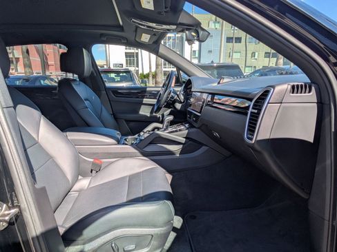 Used 2023 Porsche Cayenne image 29