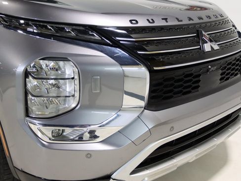 Used 2022 Mitsubishi Outlander SE image 22