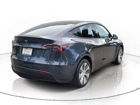 Used 2024 Tesla Model Y Long Range AWD/4WD image 6