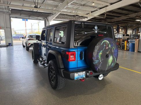 Used 2024 Jeep Wrangler Unlimited Rubicon w/ Capability Package image 4