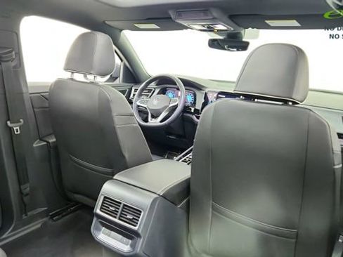 Used 2025 Volkswagen Atlas Cross Sport SEL Premium R-Line image 29